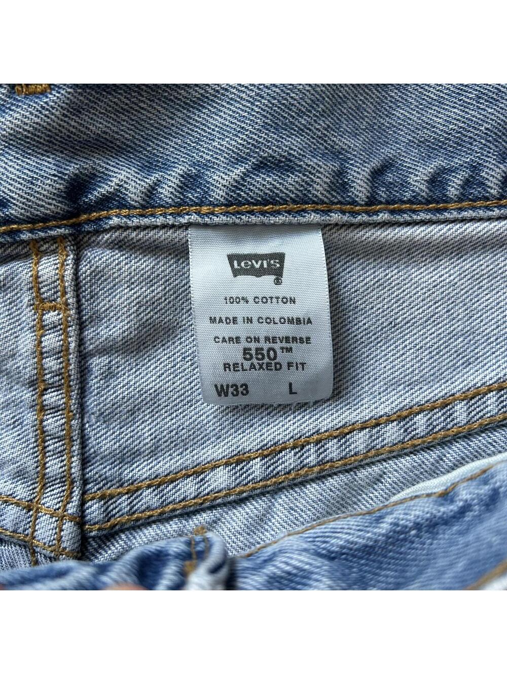 Levi's 550 Relaxed Fit Women’s size W33 (LG) Cutoff Denim Short Light Wash - Picture 3 of 6